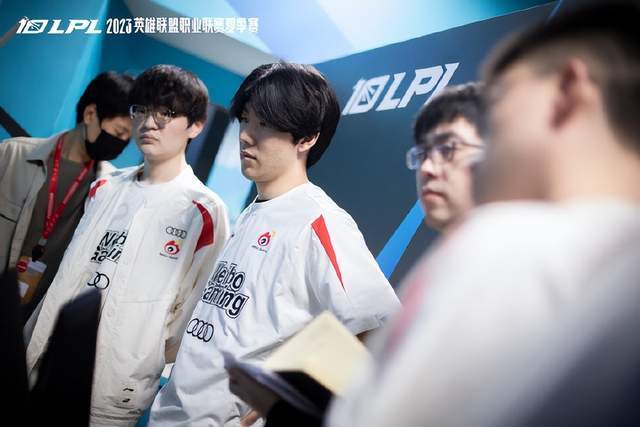 持状态的持 持状态的持