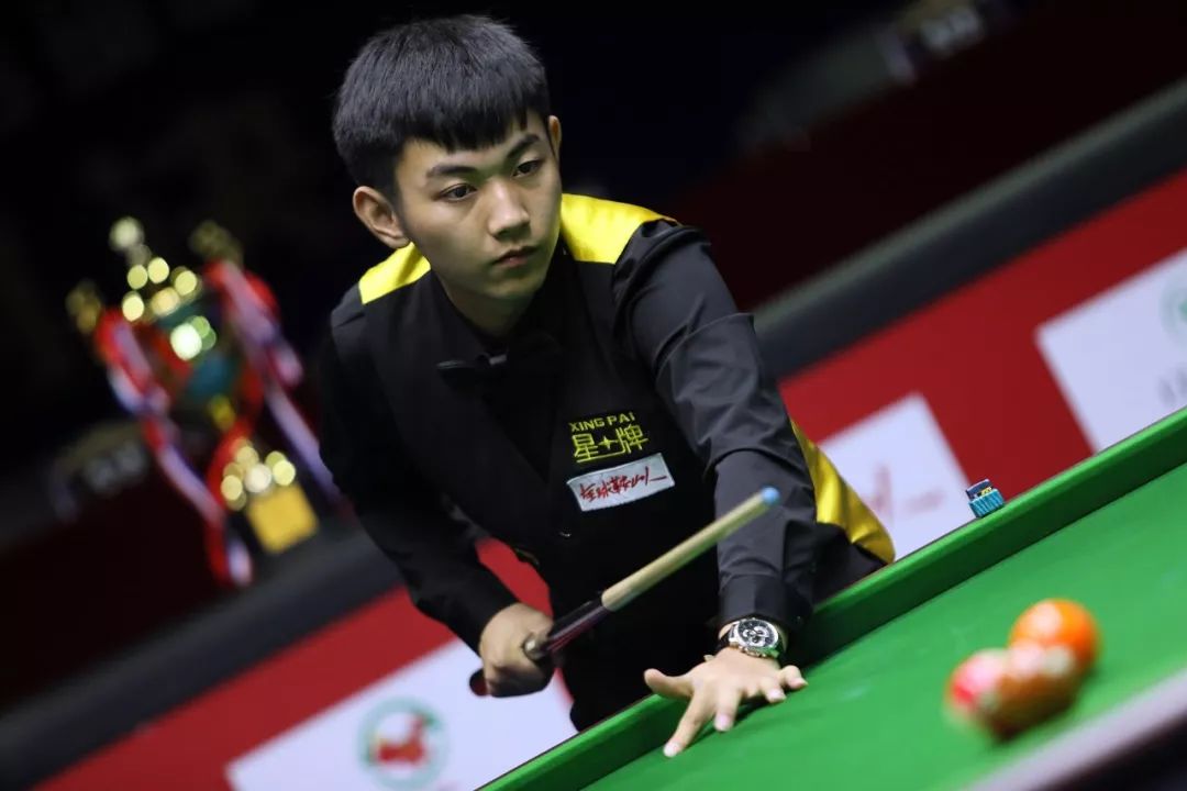 上演了一场 上演了一场